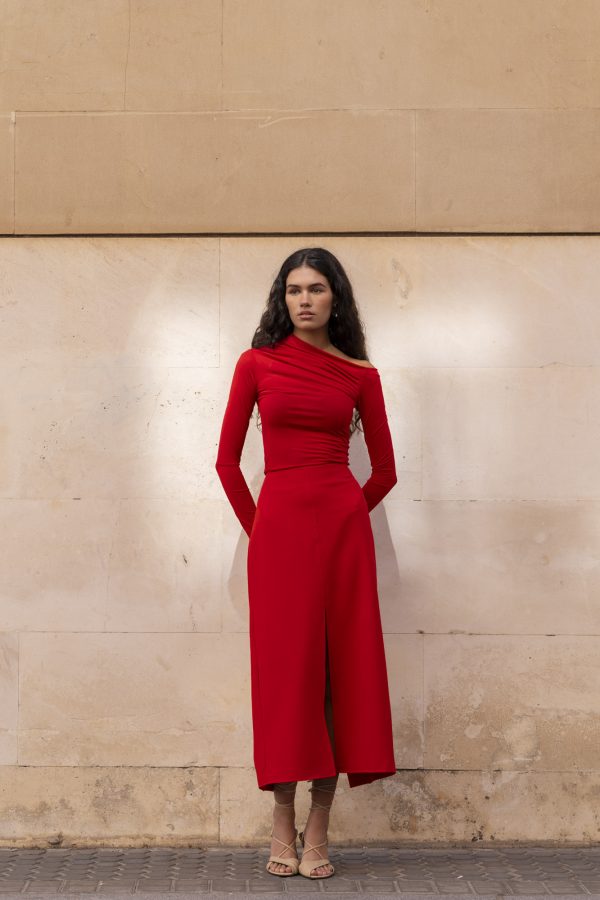 FALDA MIDI CON ABERTURAS ROJA