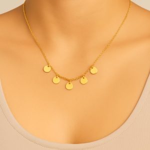 Collar de acero con dijes circulares