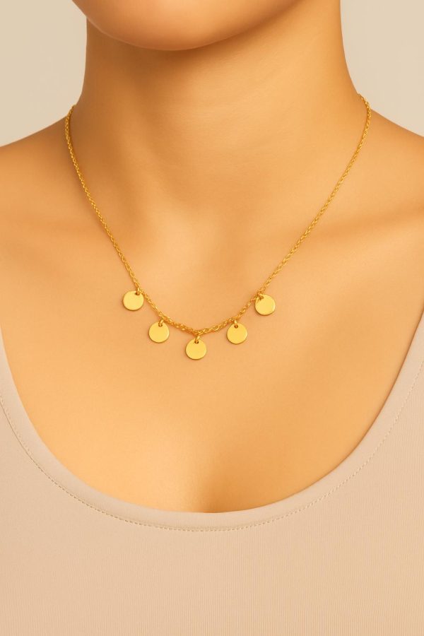 Collar de acero con dijes circulares
